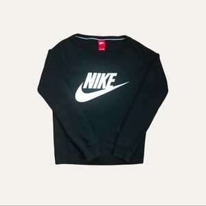 Woman’s Black Nike Sweatshirt ✔️